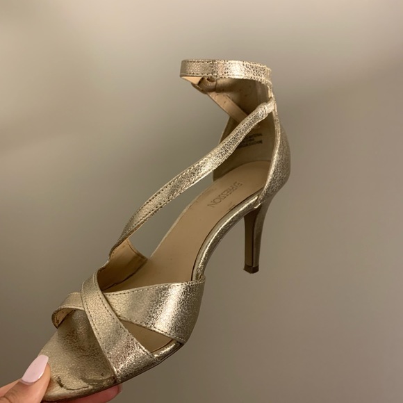 Gold heels - Picture 3 of 4